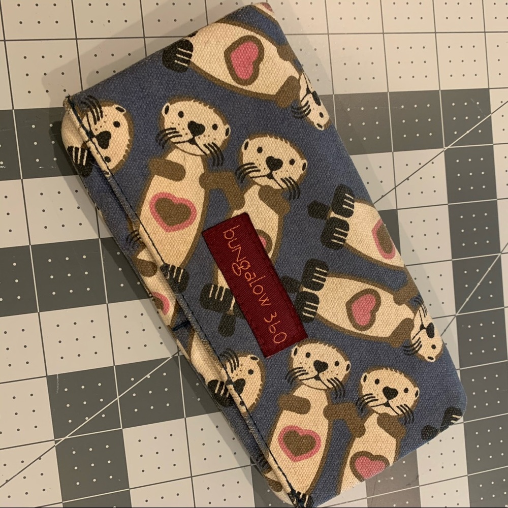 Bungalow 360 Otter Love Wallet